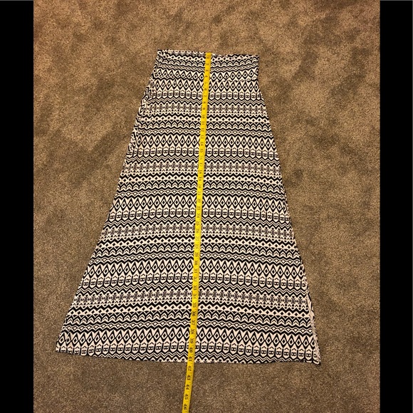 Charlotte Russe Maxi Boho Stretchy Skirt size L  Slits Side Aztec Pattern - Picture 3 of 9